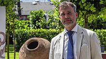 Er kennt sich mit Boden-Schätzen der besonderen Art aus: Gabriel Zuchtriegel, aufgewachsen in Oberschwaben, ist Direktor des ...