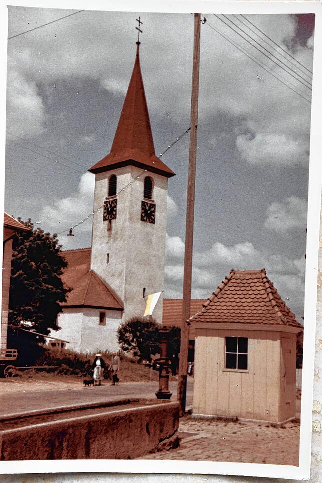 Bis 1969 war die Gemeindewaage gegenüber dem Gasthaus &bdquo;Hirschen&ldquo;, bevor sie zum Gemeindehaus verlegt wurde. Die ...