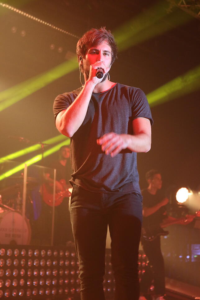 Max Giesinger bot den begeisterten Besuchern im Milchwerk ein mitreißendes Konzert &ndash; rockig-poppige Nummern und sanfte Lieder.