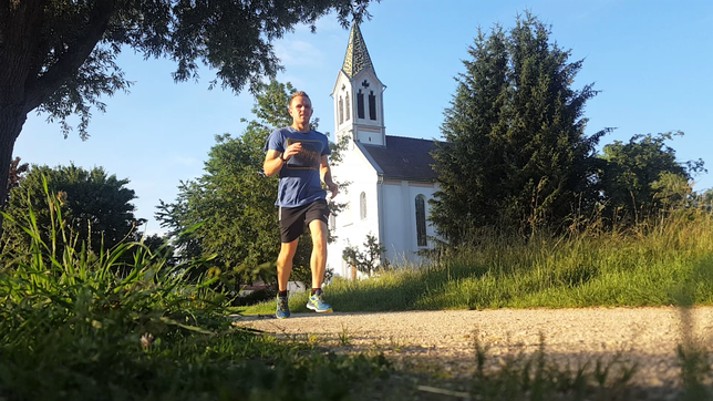 Zwischen 50 und 55 Kilometer lief Benjamin Anhorn während der Zeit vor seinem ersten Marathon. Seine Trainingsrunden führten ihn durch ...