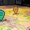 Darum geht es: Weiterhin zwei Hallenbäder in Villingen (grün) und in Schwenningen (blau) oder eines in der Mitte (gelb).