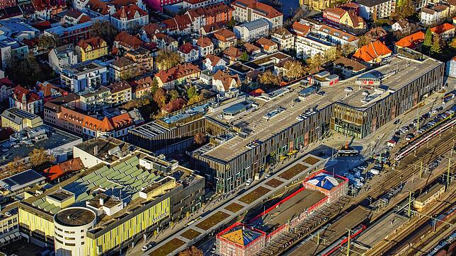 Blick auf die Singener Innenstadt, aufgenommen im November 2022. Wie sie sich entwickeln soll, wurde kürzlich besprochen.
