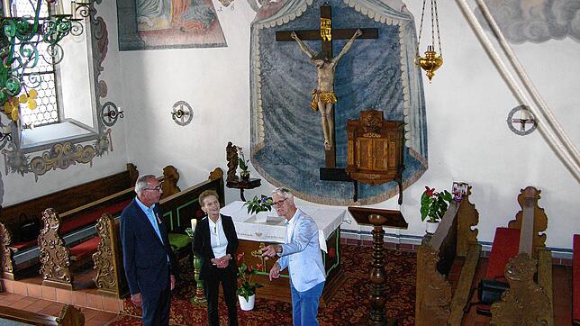 Ein Kleinod in Waldshuts Altstadt, die Heilig-Geist-Spitalkapelle wurde vor 40 Jahren zu neuem Leben erweckt. Willy Riegger (rechts), ...
