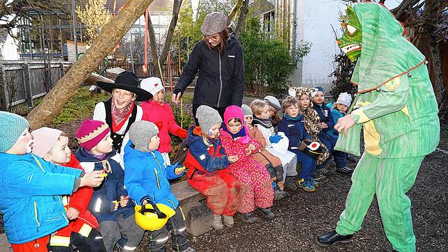 Bild : Bilder vom Frickinger Narrenbaumstellen