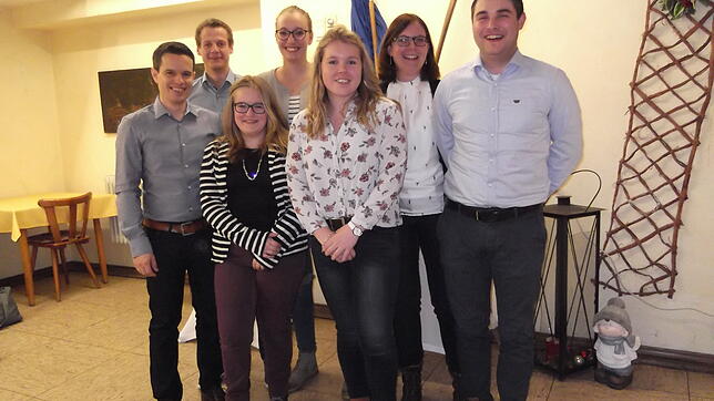 Der neue Vorstand (von links): Florian Keller, Patrick Keller, Franziska Wehinger, Maria Güntert, Marina Gut, Sabrina Scheuble und ...