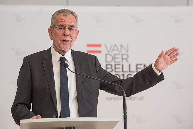 Alexander Van der Bellen ist Österreichs Präsident. Aber ist das überhaupt gesetzeskonform? Sein "van" klingt schon sehr nach "von".