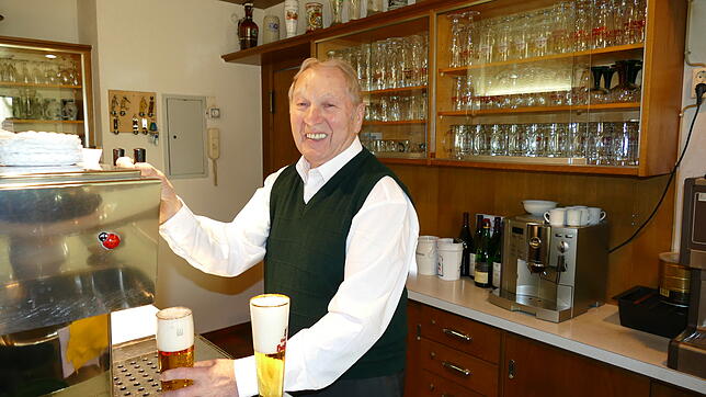 Der Stettener "Sonnenwirt" Georg Löffler so wie man ihn kennt. Dass er heute seinen 80. Geburtstag feiern darf, sieht man ihm nicht an.