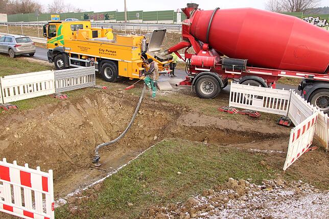 In der Diskussion um die Druckleitung des Wasserkraftwerks Überlingen: Eine Bürgerinitiative möchte die Verfüllung der Fallleitung stoppen.