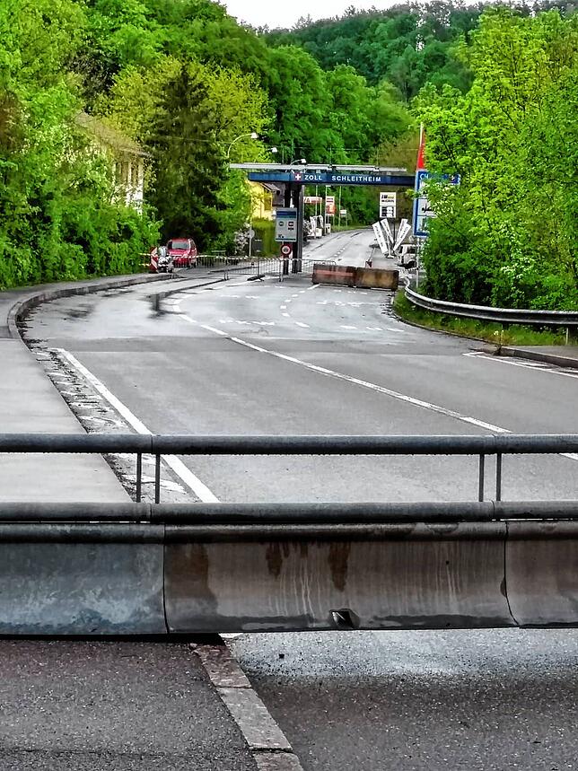 Der Grenzübergang zwischen Stühlingen und Schleitheim ist zu, einige Schweizer Landwirte nutzen laut Stühlinger Bauern unerlaubt die ...