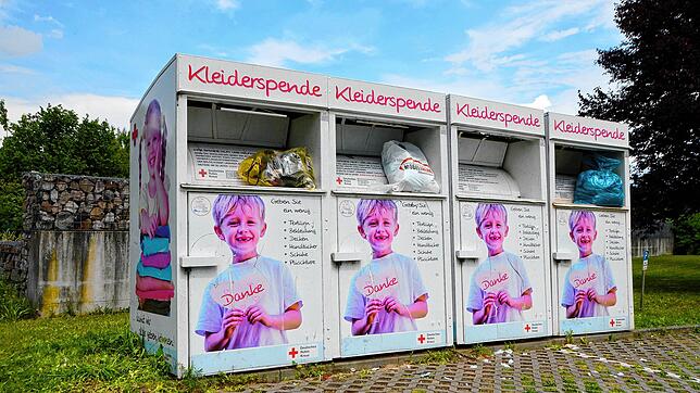 Volle Container, wie hier in der Römerstraße, bereiten an vielen Stellen Probleme.