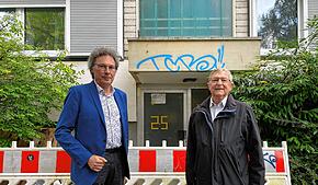 Der Vorsitzende des Mieterbunds Bodensee Winfried Kropp (links) und der Ehrenvorsitzende Herbert Weber wissen von zahlreichen leer ...