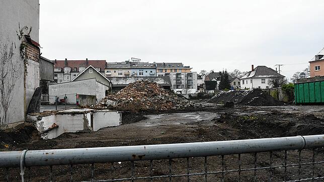 Auf dem Scheffelareal in der Singener Innenstadt ist das erste Gebäude schon abgerissen, die frühere Gärtnerei Stetter. Auch die ...