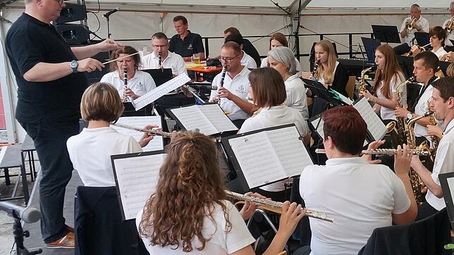 Gut gespielt: Die Stadtmusik Tiengen unter der Leitung von Matthias Beno beweist bei ihrem Wunschkonzert Klasse und Ausdauer.