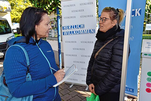 Wo kann man in Bad Dürrheim gut Sport machen (von links): Stephanie Jakober und Anna-Maria Pfaff im Gespräch.