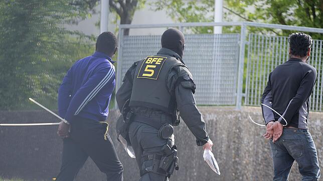 Symbolbild: Razzia in Ellwangen.