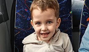 Der dreijährige Philian bei der Fahrt in seinem Bus Anfang Oktober in Villingen. Seit dem Wochenende vom 11. und 12. Oktober hat sich ...