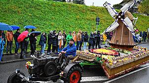 Getrieben durch die Winde der Zeit macht die Landjugend Dauchingen-Hochemmingen auf Themen wie Naturkatastrophen und Kriege aufmerksam.