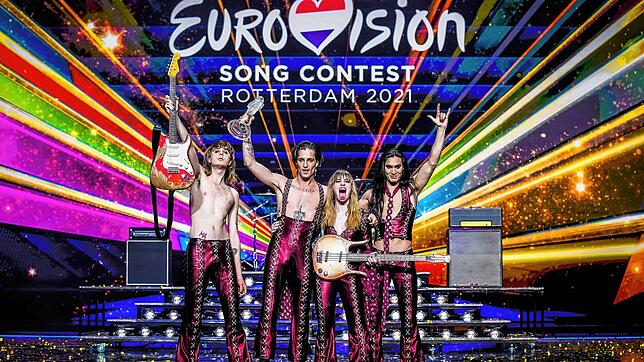 23.05.2021, Niederlande, Rotterdam: Italien hat mit dem rockigen Protestsong &ldquo;Zitti e buoni&bdquo; der Band Måneskin den ...