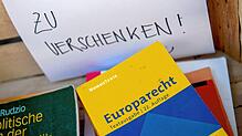 Es lohnt ein Blick in Rechtsschriften, ob &bdquo;Zu Verschenken!&ldquo;-Kisten erlaubt sind.
