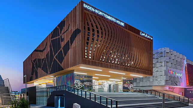 Die Fassade über dem Eingang des Pavillons des Landes Baden-Württemberg auf der Expo 2022 im Emirat Dubai.