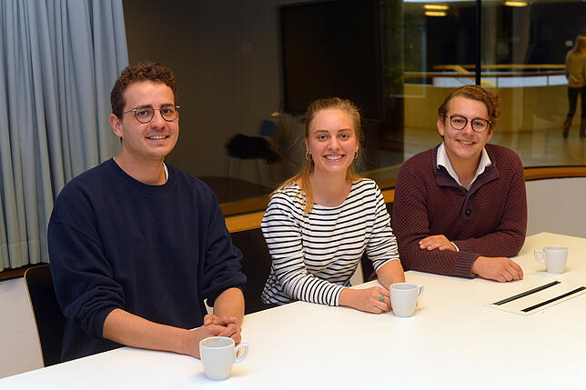 Maximilian Bauerdorf, Mira Weber und der studentische Vizepräsident Fabian J. Zitzmann (von links) gehören zur Steuerungsgruppe der ...