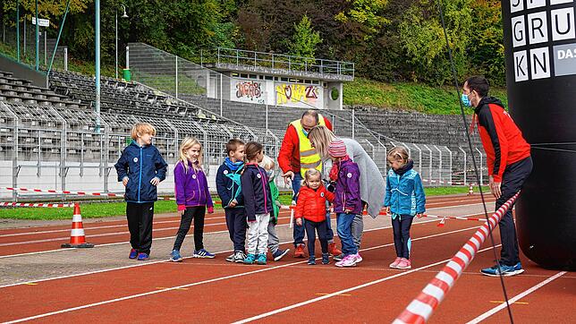 Startvorbereitungen beim Kuscheltierlauf im Bodenseestadion. Alle waren mit viel Freude dabei; für die Veranstaltung galt ein extra ...