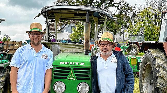 Die Organisatoren Jörg Dennenmoser und Michael Müller (von links) von den Oldtimerfreunden Bodanrück sind zufrieden mit dem Treffen und ...