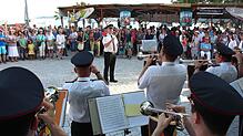 Erste Musik gesten Abend beim Promenadenfest: Viel Applaus ernteten die Stücke des Spielmanns- und Fanfarenzugs der Freiwilligen ...