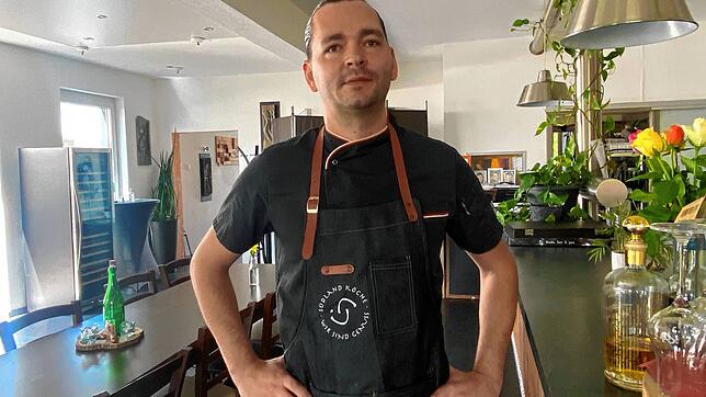Er liebt das Kochen einfach: Der Rottweiler Georg &bdquo;Tschortsche&ldquo; Hildebrandt übernimmt das Traditions-Gasthaus ...