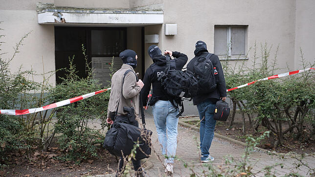 Ermittler stellten im Wohnhaus der RAF-Terroristin Daniela Klette unter anderem Waffen sicher.