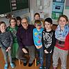 Rektor Stefan Ruppaner fühlt sich inmitten von Schülern pudelwohl. Auch diese Viertklässler können künftig an der Alemannenschule Abitur ...