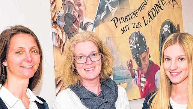 Ruth Höft, Ute Stegmann, Leonie Eggert (v.l.) von der Tourist-Info.