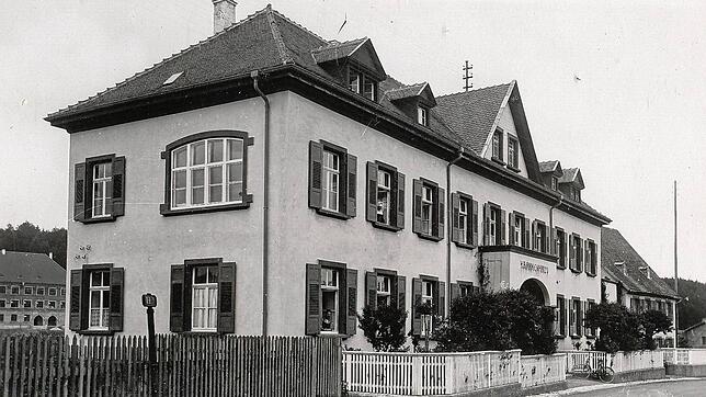 Das Löffinger Krankenhaus war eine wichtige Institution für die gesamte Region. 1890 wurde das Gebäude errichtet und 1921 erweitert. ...