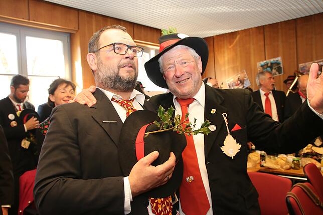 Tradition: Kein Besuch beim Bürgermeister ohne das Badner-Lied, mit dabei auch Mike Grutschnik (links) und Anton Huber.