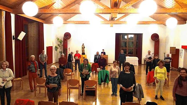 Der Kirchenchor St. Oswald beim Proben im Pallottiheim. Um Abstand zu halten, wird nicht jeder Platz besetzt. Aktuell probt der Chor ...