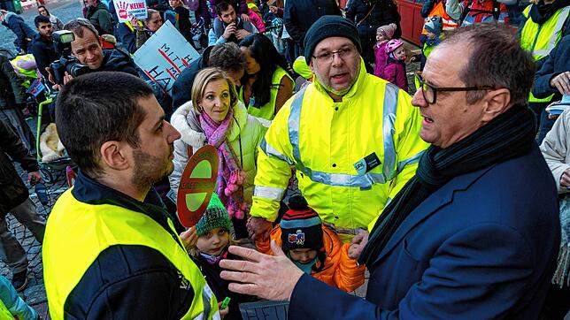 Im Januar 2020 haben Eltern gegen eine Kitagebühren-Erhöhung protestiert. Gebracht haben der Streik und die Diskussion von Srdjan ...