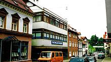 1989: Neben der SÜDKURIER-Geschäftsstelle gab es früher einen Schleckermarkt und in der Unteren Hauptstraße wurde beidseitig geparkt.