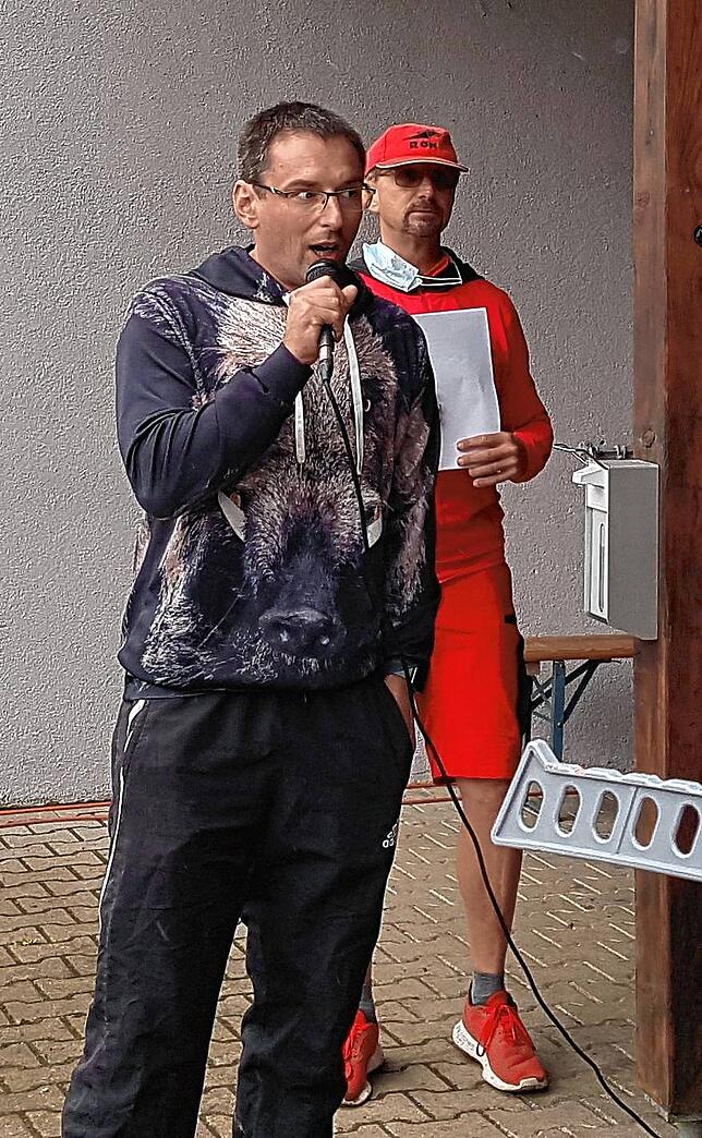 Die Hauptverantwortlichen des Riedböhringer Hindernislaufs: Bernhard Kerek als Vorsitzender der Bähringer Wildsaue (links) sowie Jens ...