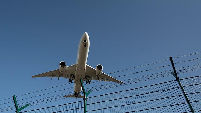 An den größten Flughäfen Deutschlands herrscht reger Flugverkehr. Viele Menschen reisen von dort aus in alle Ecken der Welt.