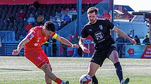 Dominik Almeida, hier noch im Trikot des 1. FC Rielasingen-Arlen, will mit dem Türkischen SV Singen am Sonntag einen Sieg im ...