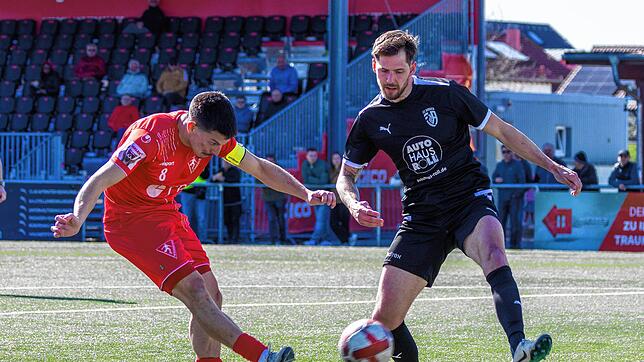 Dominik Almeida, hier noch im Trikot des 1. FC Rielasingen-Arlen, will mit dem Türkischen SV Singen am Sonntag einen Sieg im ...