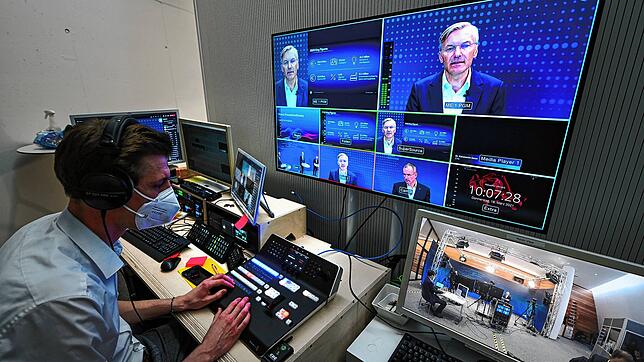 Wolf-Henning Scheider, Vorstandsvorsitzender (CEO) der ZF Friedrichshafen AG, spricht während der Online-Bilanzpressekonferenz im Forum ...
