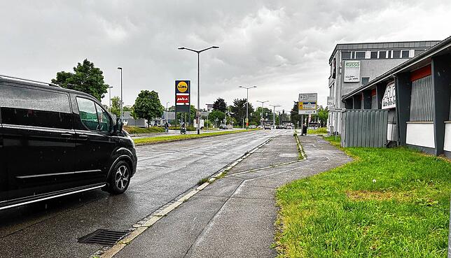 Dieser Abschnitt der Berliner Straße zwischen Karlsruher Straße und Krebsgraben wird in der kommenden Woche saniert und daher komplett ...
