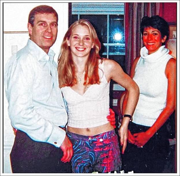 Prinz Andrew mit der damals minderjährigen Virginia Roberts (Mitte). Rechts ist Ghislaine Maxwell zu sehen, wegen der &bdquo;Anwerbung ...