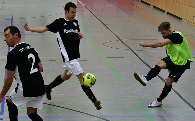 Bild 15: SV 08 Laufenburg stürmt gegen Spvgg. Andelsbach furios ins Endspiel