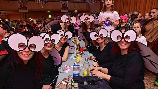 Bild : Tanzende Glücks-Schweine und ein echter Bulldog in der Halle: So lustig war der Erzknappenball