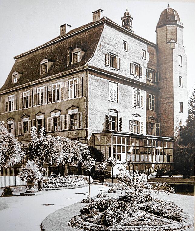 Das Schloss Schönau mit dem Wintergarten in den 1930er Jahren.