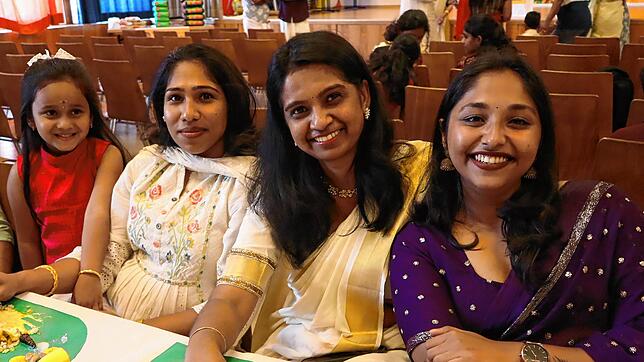 Bei der großen Onam-Feier im evangelischen Gemeindehaus genoss die indische Community köstliches veganes Essen – und das Zusammensein. ...