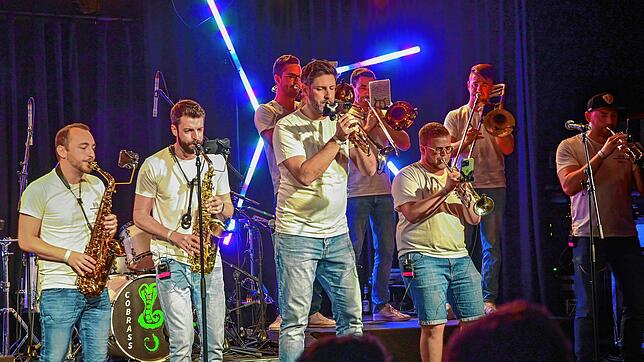 Bild : Musikalische Geburtstagsparty zum 100-Jährigen