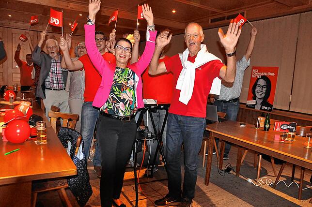 Rund 30 Genossinnen und Genossen trafen sich am Abend des Wahltages im Waldshuter Schützenhaus zur Wahlparty der Waldshuter SPD. Rita ...